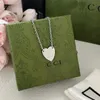 2024 Marca Collana con ciondolo cuore DesignPer le donne Collane in argento Design vintage Regalo Catena lunga Amore Coppia Collana di gioielli di famiglia Stile celtico Lettera Catenaq1