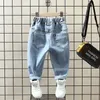 Jeans barns jeansbyxor Spring och Autumn Pants Boys 'Stretch Pant 2023 New Boys' Baby Loose Print Feet Pants