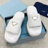 Designer Straw Weave Sandal Designer Chaussure Homme Blanc Raphias Sandale Luxe Triangle Slipper Boucle Diapositives Pantoufles Femmes Plate-forme d'été Crochet Slide