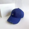 Berretto da baseball alla moda primaverile e autunnale Lettera dorata con foro ricamato Artista Designer Cappello Street Casquette personalizzata versatile