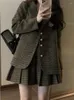 Tvådelad klänning insozkdg Autumn Winter Korean Plaid blazer sätter college stil ullrock hög midja veckad kjol tvådelar kvinnor