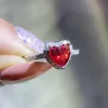 Anillos de banda de diseño de corazón de amor dulce para mujer, anillo de diamante de cristal blanco, azul, rojo, joyería de plata 925, regalo del Día de San Valentín