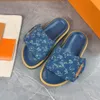 Дизайнерские ползунки Slippers Женщины мужчина бассейн подушка Flat Comfort Mules Slides Fashion Classic Prins