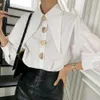 Bluzki damskie Designer metalowe guziki sprężyn bluzka dla kobiet Lantern Białe koszule Topy Odkręć kołnierz koreański elegancki biuro M038 Emodern888