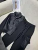 Kadınların İki Parçası Pantolon Tasarımcı Markası 24 Erken Bahar Yeni Nanyou Pra Üçgen Demir Standart Yaka Eklenmiş Ceket Üst+Elastik Günlük İş Giysesi Seti 2CR0