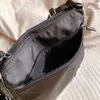 مصمم الأسود محيضات أسود الفاخرة نايلون كروسودي أكياس الكتف متوسطة الأعمال حقيبة حقيبة صليب جسم الذهب