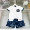 Marka Kids Trailtsits denim cep bebek tişörtleri set boyutu 110-160 cm yaz ekleme tasarımı kısa kollu ve denim şort 24Feb20