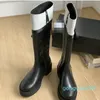 2024 Bas Femmes Bottes d'hiver Designer de luxe Lettres classiques Mode Boot Bow Décoration Fermeture à glissière Ouverture Anti Slides Cowhide Upper Ladies Knee Booties