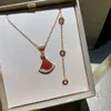 デザイナースカートネックレスLuxurys Jewelry Red Agate Fritillary Diamond Pendantネックレス