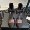 Marca francesa moda arco designer mulheres vestido sapatos formais clássico metal dupla letra sandálias de salto grosso sapato formal de couro de luxo mulheres volta zíper sapatos casuais