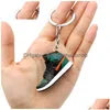 Creative 3D Mini Basketball Shoes Stereoskopisk modell Keychains Sneakers Entusiast Souvenirer Keyring Car Ryggsäck Present Drop D Dhwba