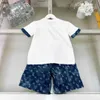 Marka Kids Trailtsits denim cep bebek tişörtleri set boyutu 110-160 cm yaz ekleme tasarımı kısa kollu ve denim şort 24Feb20