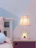 Lampade da tavolo Nordic Cartoon Pink Castle Camera da letto Luci in tessuto Romantic Kids Princess Room Decorazione Comodino Illuminazione notturna