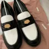 Designer loafers kvinnor guldmynt läderskor låg topp rund tå platt ensamstående skor kvinnors casual skor läderskor