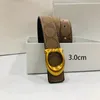 Klassisk metallspänne Kvinnor Designer tryckt för män Business High Quality Gold Belt