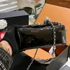 Borsa a tracolla da donna con patta di design da 20 cm Borsa a tracolla con strass in pelle verniciata a 4 colori Catena regolabile Borsa di lusso Frizione da sera Borsa portamonete Fanny Pack Valigia