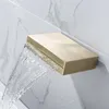 Wastafelkranen Luxe Messing Kraan Wandmontage Koude Waterval Wastafel Mengkraan 1 Handgreep Lavabo Geborsteld Goud Zwart