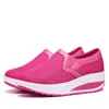 Män kvinnor sport löparskor toppkvalitet andas mesh trippel svart marinblå rosa utomhusökning löpare sneakers storlek 35-41 wqlachs005