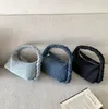 Borsa da donna con gnocchi di jeans blu Borsa da hobo con catena di design Borsa morbida di grande capacità Borsa a tracolla con tracolla a tracolla di alta qualità con pochette intrecciata