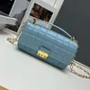 حقيبة الكتف Tribeca سلسلة هندسة مربعة الشكل نقش Crossbody Designer Designer Presh Presh Facs Facs Handbags Totes Women Wallet Strap