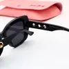 المصمم الفاخر النظارات الشمسية الكلاسيكية الأبجدية النظارات الشمسية للنساء تصميم في الهواء الطلق مكافحة النظارات الشمسية عالية الجودة نظارات عين القط عاريات غير رسمية
