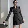 Robe de deux pièces coréenne femmes élégantes blazer blanc ensemble mode col en v à manches longues vestes noires avec mini jupes a-ligne costume y2k dames