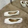 Zapatos elegantes con punta cuadrada y empalme para mujer, zapatos planos con pelo Veet, mocasines sin cordones a la moda de diseñador para primavera y otoño 2022, blanco y negro