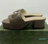 2024 Designer Sandaler och tofflor Stylish Leather Bekvämda Summer Women's Heels