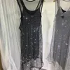 Abiti casual Sexy Diamanti cavi scintillanti cuciti a mano Gilet A-line Abito in rete di cristallo Due pezzi Strass Canotta Primavera Abiti