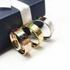 Anello di design Coppia Anello a fascia Anelli con lettera Anello in oro 18 carati di alta qualità Fornitura di gioielli d'amore