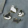 Broches Cat pin schedel kat pin Halloween Wizard Hat paar Sun Moon Moon Black Wit Cat Backpack Clothing Alloy Lapel Pins broches