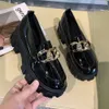 2022 Spring New Black Platform Flats Flats Women Laiders Slip on Boat Shoes Metal Stainer Designer Oxfords Lature Oxfords