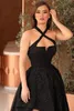 Vestidos de noche negros modernos Sexy Una línea Apliques con cuello halter Volantes con tren desmontable Vestidos para ocasiones de fiesta Vestidos formales árabes Vestidos de fiesta