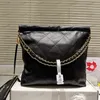 22 Garbage bag Bolso de hombro de diseñador para mujer, bolso de piel de vaca con diamantes, herrajes negros, cierre de metal, bolso de lujo, moneda dorada, bolso cruzado con cadena matelasse, bolso de compras, bolso de viaje