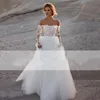 das schulterfreie Boho-Hochzeitskleid mit langen Ärmeln, elfenbeinfarbenem Tüll, A-Linie-Brautkleidern, 3D-Blumenapplikationen, Korsett, Strandbrautkleider, nach Maß, ppliques es