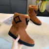 Designerlaarzen Halfhoge sneeuwlaarzen Pluche laarzen Veterlaarzen Hoge kwaliteit dameslaarzen Halve laarzen Klassieke stijl Bruin Zwart Schoenen Winter Herfst Snowboots 01