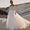 das schulterfreie Boho-Hochzeitskleid mit langen Ärmeln, elfenbeinfarbenem Tüll, A-Linie-Brautkleidern, 3D-Blumenapplikationen, Korsett, Strandbrautkleider, nach Maß, ppliques es