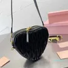 デザイナーバッグ女性ハートクロスチェーン財布かわいいイブニングバッグレザーハンドバッグショルダースクエアバッグ