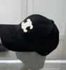 男性向けの豪華なベルベット野球帽子デザイナーハットキャップCASQUETTEユニセックスソリッド刺繍レタープリントフィットファームサンボールをフィーチャーした農場