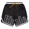 미국 버전 거리 디자이너 Rhude Mens 짧은 스 플라이 싱 색상 대비 문자 인쇄 드로우 밧줄 10 쿼터 바지 캐주얼 메쉬 바지 여름 패션 남자