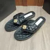 Designer tofflor sommarsandaler Camellia Little Fragrance Flipflops Foot Chaneles Sandaler Leather Rhomboid Diamond Flat Sandal Casual Wear Beach Flip Flops