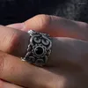 Bagues de cluster Vintage Couleur Argent Creux Sculpté Agate Noire Pour Hommes Femmes Bague De Fiançailles Réglable Bague De Mariage Rétro Bijoux Cadeaux