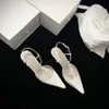 En kaliteli basit moda sivri yavru topuklu topuklu pompalar topuk deri ayak bileği kayış düşük topuklu elbise ayakkabıları kadınlar için lüks tasarımcı sandaletler fabrika ayakkabıları