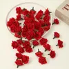 Fleurs décoratives 10/20/30 pièces tête de roses rouges artificielles fausse rose en soie bricolage pour décor de fête de mariage fleur mur artisanat décoration de bouquet