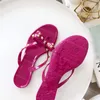 Projektanta marki sandały nitu Kobiety Summer Fashion Buty plażowe Flip-Flops Jelly Casual Sandal Flat Bottomed