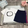 Neue Kinder-Trainingsanzüge, Sommer-Baby-T-Shirts, Anzug, Größe 100–150 cm, kurze Ärmel mit Logo-Druck und Shorts im Spleiß-Design, 24. Februar 2020