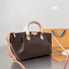 디자이너 숄더백 만두 가방 여성 Turenne Crossbody Tot.