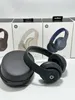 Kabelloser Rekorder. Professionelle kabellose Bluetooth-Kopfhörer. Headsets mit Geräuschunterdrückung und Headsets mit geringem Akzent