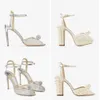 Luksusowa sukienka marki buty ślubne Pearl Satin Sandals Sandals Eleganckie kobiety Biała panna młoda Perły wysokie obcasy Pumki Pumps Buty 3qaq5