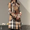 Il nuovo cappotto slim fit scozzese grande classico in stile britannico leggero e lussuoso del designer fashionB Cappotti da donna